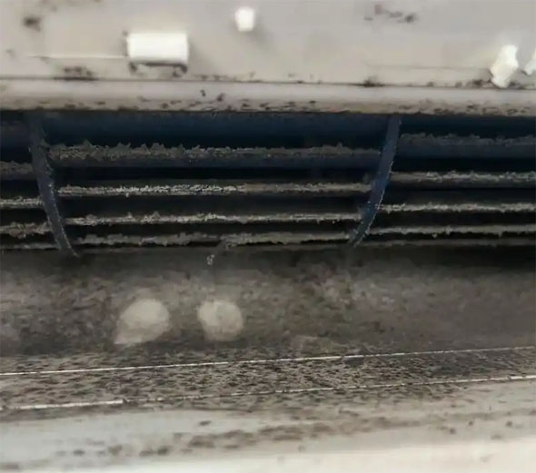 柳江空调吹的风有股烧焦味是怎么回事